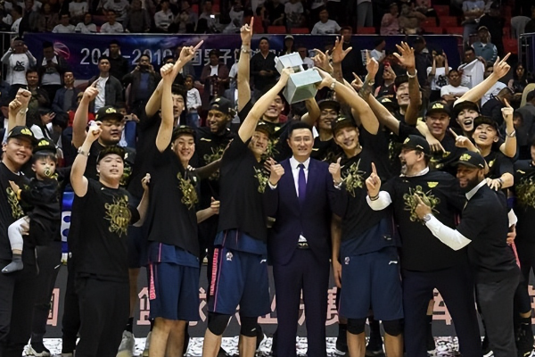 CBA總冠軍次數最多的球隊是哪個？