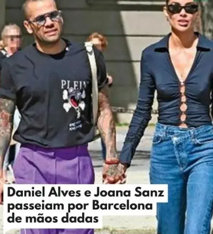 阿爾維斯出獄后與妻子喬安娜首度牽手現(xiàn)身